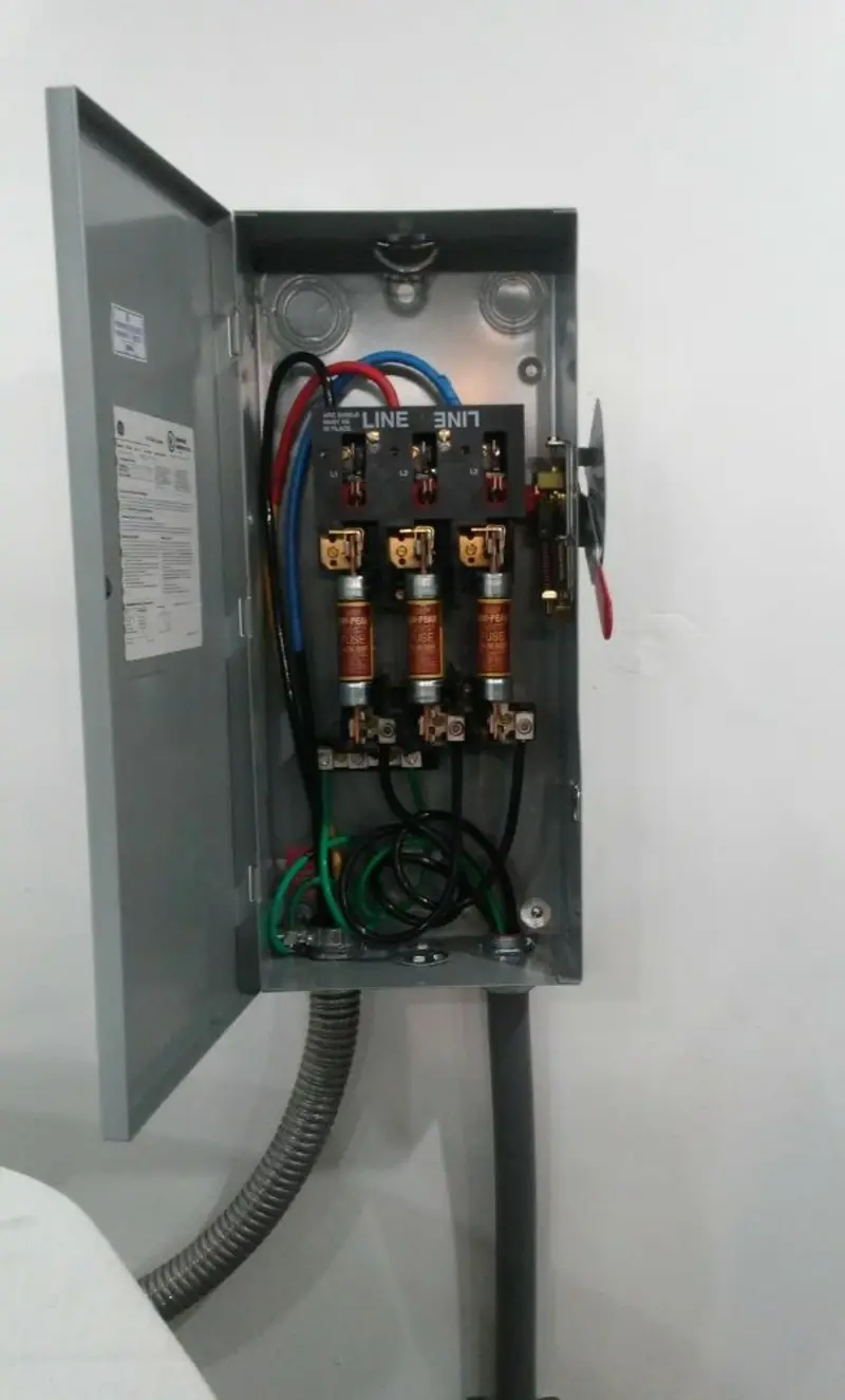 Three-phase disconnect switch installed for Smoke Detector Installation in Munhall